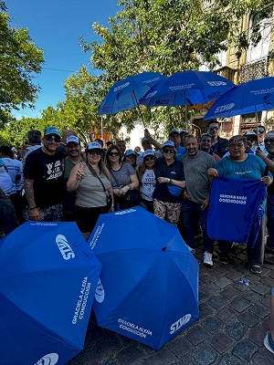 PRESENTES JUNTO A LOS COMPAÑEROS DEL SOMU